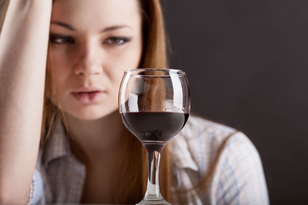 Frau süchtig nach Alkohol