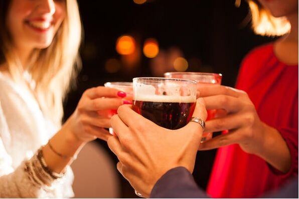 Alkohol trinken, wie man mit dem Rauchen aufhört